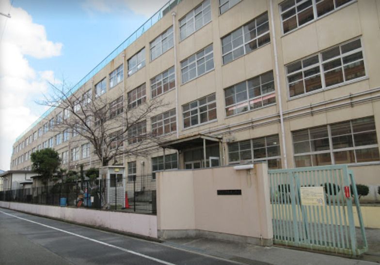 近くの東大阪市立西堤小学校まで719m(徒歩9分)