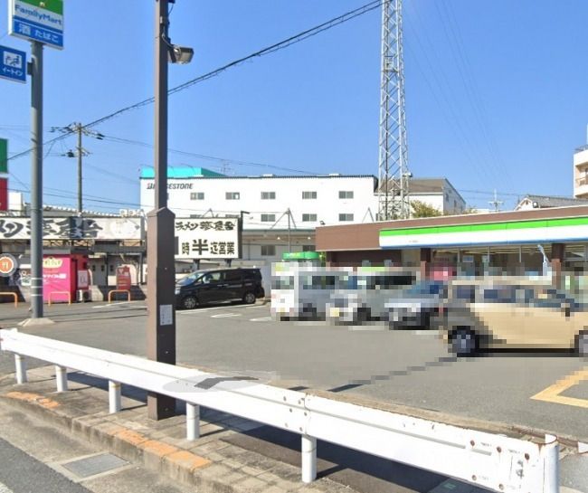 近くのコンビニまで178m（徒歩3分）