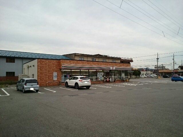 近くのセブンイレブン 高岡蓮花寺店まで569m（徒歩8分）
