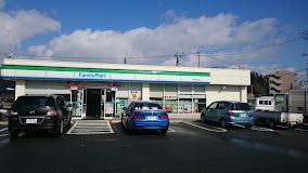 近くのファミリーマート 倉敷児島田の口店まで328m（徒歩5分）