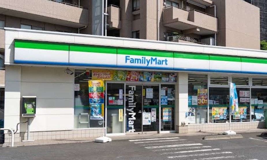 近くのファミリーマート 三鷹東八通り店まで311m(徒歩4分)
