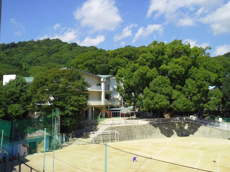 近くの神戸市立北須磨小学校まで1,214m(徒歩16分)
