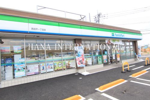 近くのコンビニまで835m（徒歩11分）