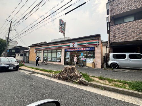 近くのセブンイレブン 神戸六甲口店まで834m（徒歩11分）