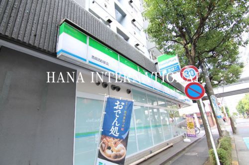 近くのファミリーマート西葛西駅東店まで465m（徒歩6分）
