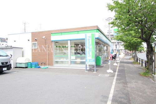 近くのファミリーマート 浦安富士見一丁目店まで526m（徒歩7分）