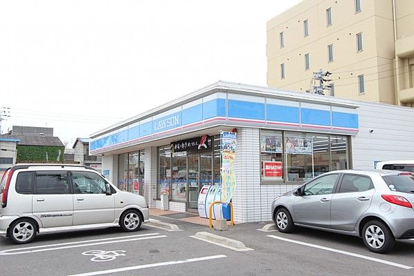 近くのコンビニまで731m（徒歩10分）