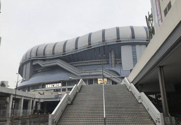 近くの京セラドーム大阪まで2,076m（徒歩26分）