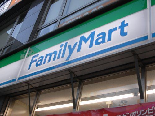 近くのファミリーマート さいたま神田店まで526m（徒歩7分）