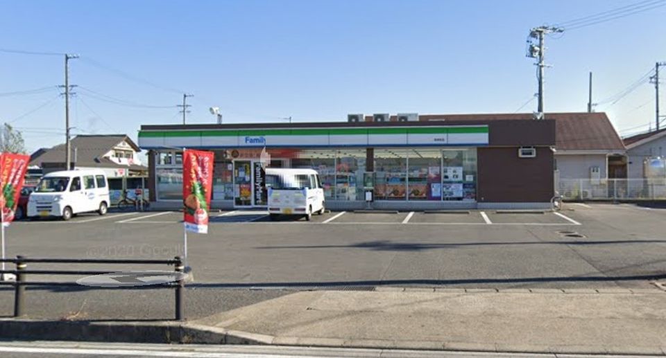 近くのファミリーマート 南栄町店まで486m（徒歩7分）