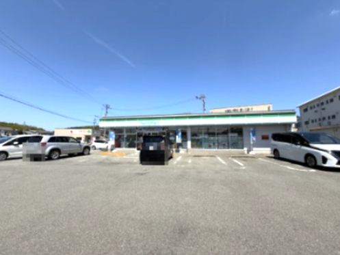 近くのファミリーマート 徳島大原町店まで1,068m(徒歩14分)