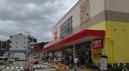 近くのイズミヤ まるとく市場門真南店まで820m(徒歩11分)