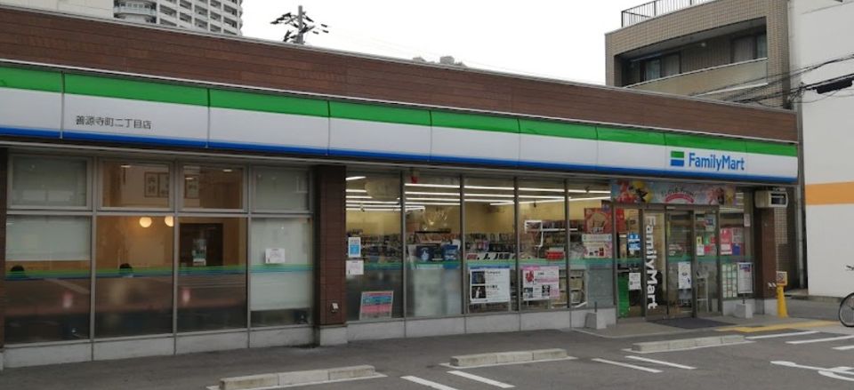 近くのファミリーマート 善源寺町二丁目店まで183m(徒歩3分)