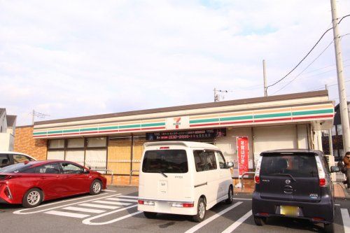 近くのセブンイレブン八王子片倉南店まで911m(徒歩12分)