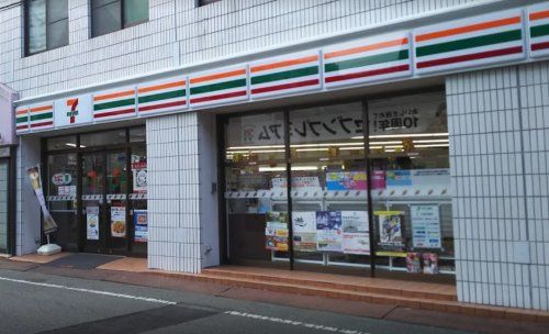 近くのセブン-イレブン 東中神駅北口店まで885m（徒歩12分）