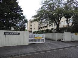 近くの大津市立唐崎中学校まで600m（徒歩8分）