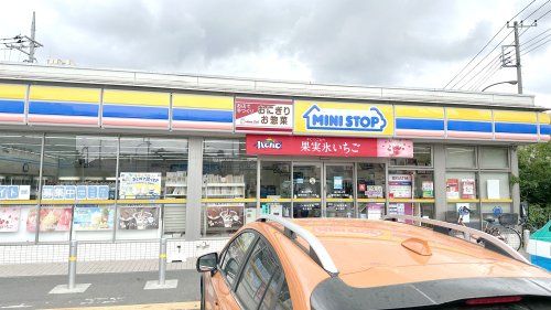 近くのミニストップ 調布多摩川1丁目店まで549m（徒歩7分）