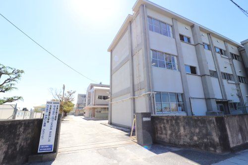 近くの一宮市立木曽川中学校まで600m(徒歩8分)
