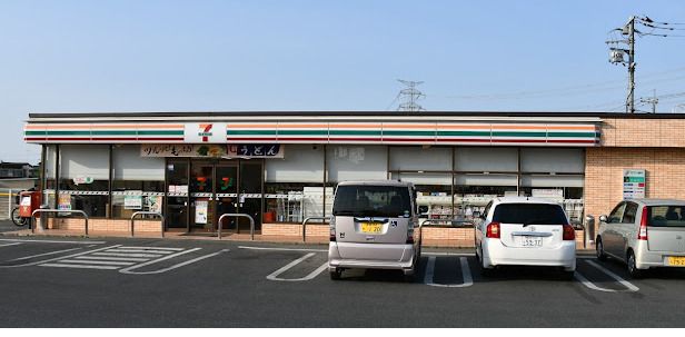 近くのセブンイレブン 伊勢崎境女塚店まで626m(徒歩8分)
