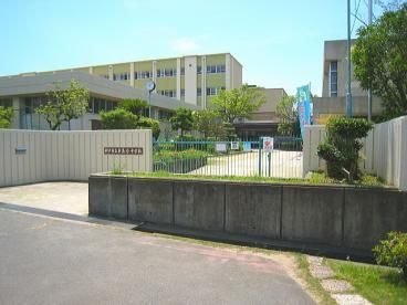 近くの神戸市立東落合中学校まで1,030m（徒歩13分）