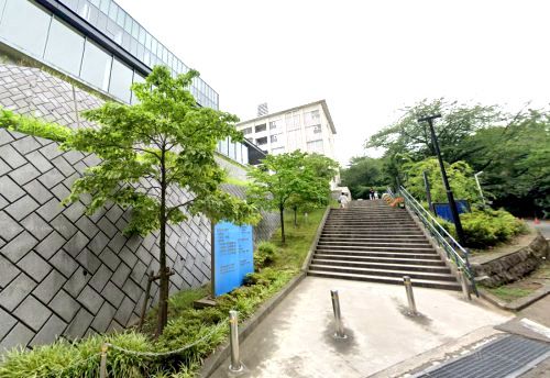 近くの鶴見大学まで891m（徒歩12分）