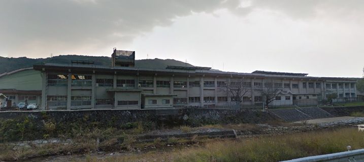 近くの大村市立鈴田小学校まで855m（徒歩11分）