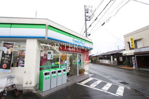 近くのファミリーマート府中四谷通り店まで303m（徒歩4分）