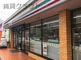 近くのコンビニまで743m（徒歩10分）