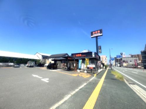 近くの吉野家 192号線佐古店まで868m（徒歩11分）