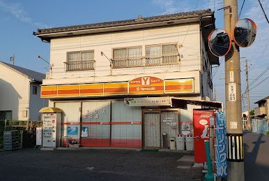 近くのコンビニまで739m（徒歩10分）