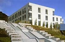 近くの私立神戸女子大学三宮キャンパスまで1,023m（徒歩13分）