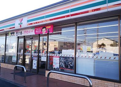 近くのコンビニまで1,129m（徒歩15分）