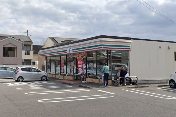 近くのセブンイレブン 日向桃の木店まで352m(徒歩5分)