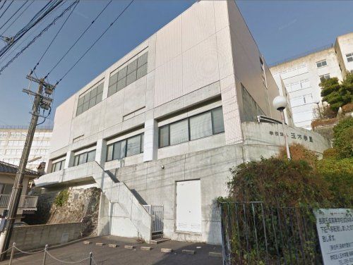 近くの私立長崎玉成高校まで958m(徒歩12分)