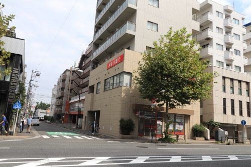 近くの神奈川銀行横須賀支店まで631m（徒歩8分）