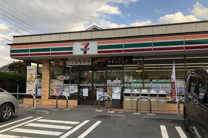 近くのセブンイレブン 葉山一色店まで1,302m（徒歩17分）