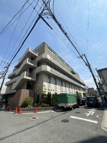 近くの新須磨病院まで909m（徒歩12分）