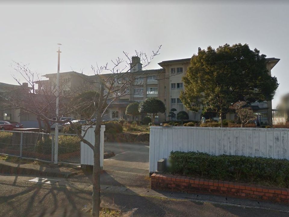 近くの諫早市立明峰中学校まで1,324m(徒歩17分)
