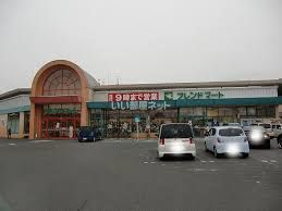 近くのワッツウィズ栗東御園フレンドマート店まで587m(徒歩8分)