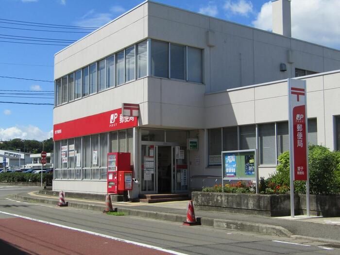 近くの郵便局まで626m（徒歩8分）