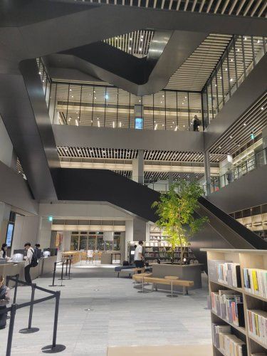 近くの文化創造図書館KADOMADOまで230m(徒歩3分)