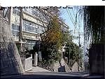 近くの神戸市立長峰中学校まで1,256m（徒歩16分）