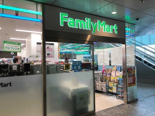 近くのファミリーマート 豊洲センタービルアネックス店まで851m（徒歩11分）