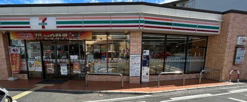 近くのセブンイレブン 東豊中4丁目店まで692m(徒歩9分)