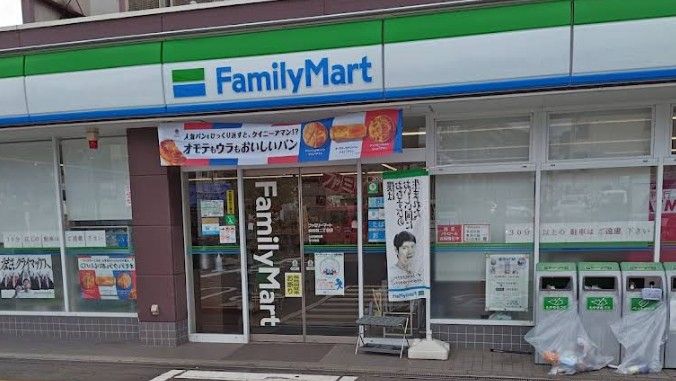 近くのファミリーマート 成田西二丁目店まで392m(徒歩5分)
