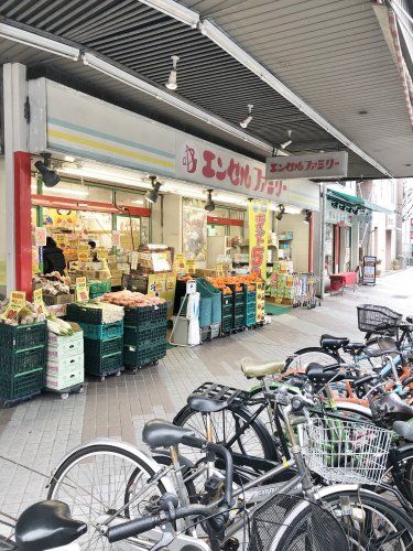 近くのエンゼルファミリー門前仲町店まで753m(徒歩10分)