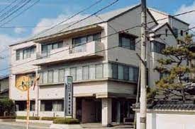 近くの氏家内科医院まで614m（徒歩8分）