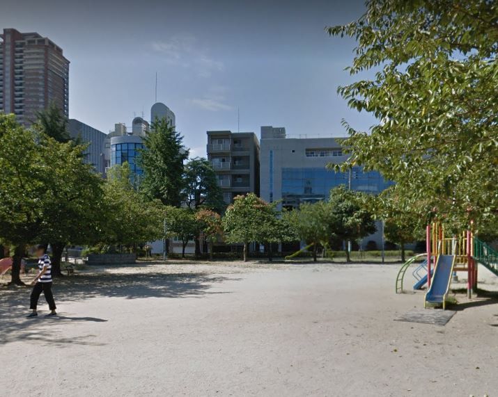 近くの城南公園まで113m（徒歩2分）