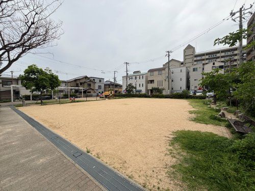 近くの六甲町公園まで260m(徒歩4分)