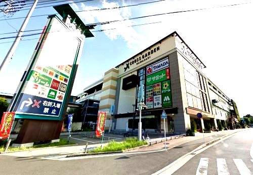 近くの１００円ショップseriaまで240m（徒歩3分）